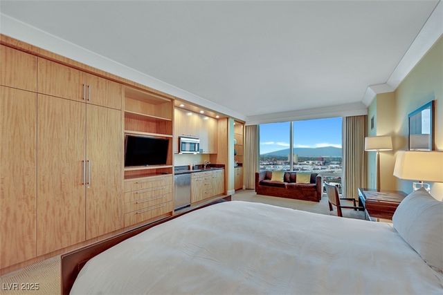 2000 North Fashion Show Drive 2514, Las Vegas, NV 89109