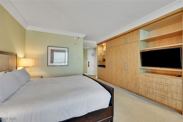 2000 North Fashion Show Drive 2514, Las Vegas, NV 89109