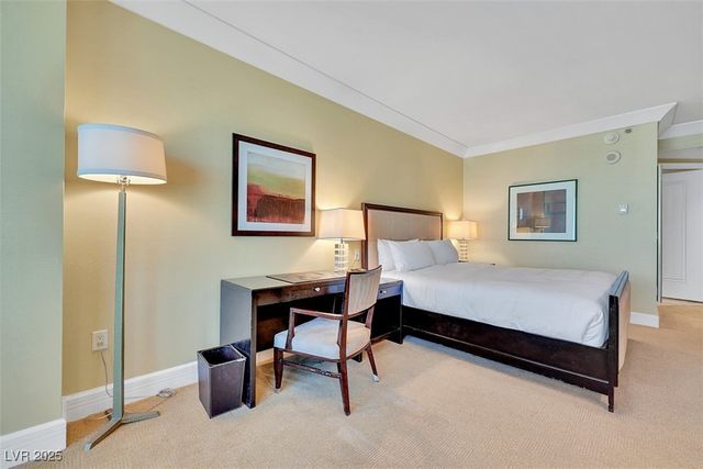 2000 North Fashion Show Drive 2514, Las Vegas, NV 89109