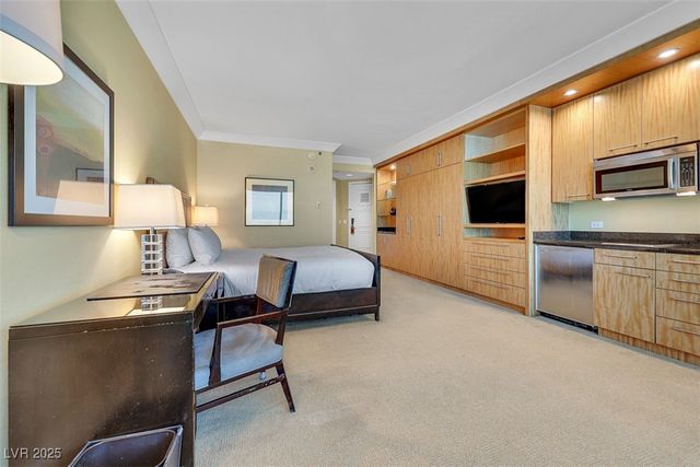 2000 North Fashion Show Drive 2514, Las Vegas, NV 89109