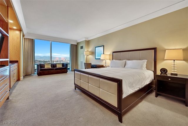 2000 North Fashion Show Drive 2514, Las Vegas, NV 89109