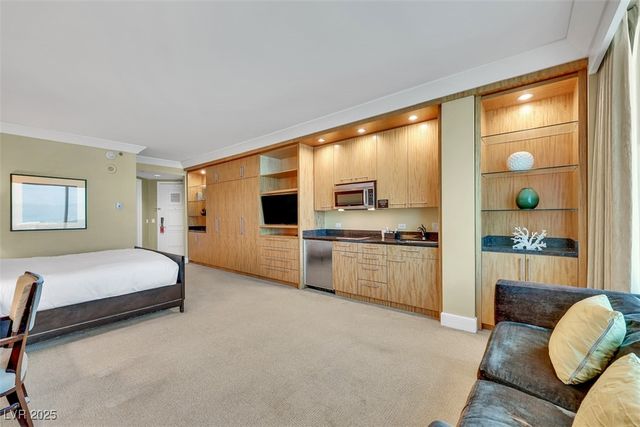 2000 North Fashion Show Drive 2514, Las Vegas, NV 89109