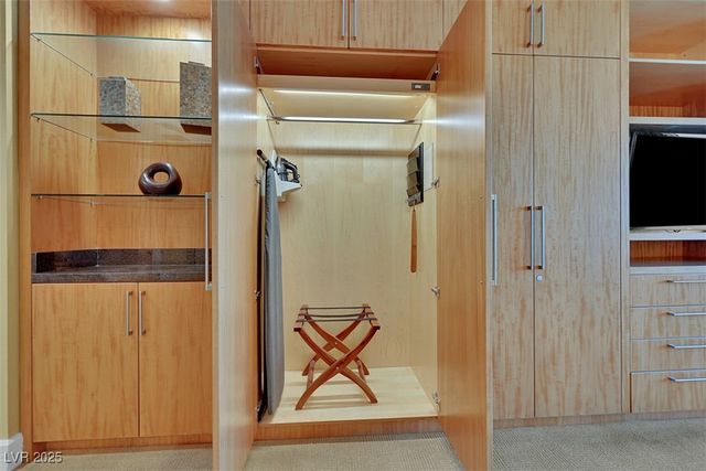 2000 North Fashion Show Drive 2514, Las Vegas, NV 89109