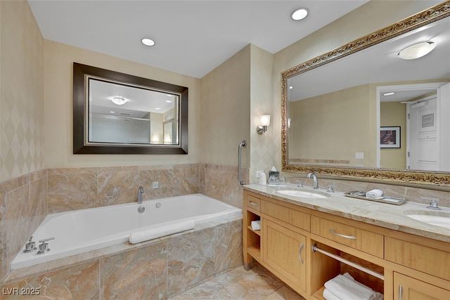 2000 North Fashion Show Drive 2514, Las Vegas, NV 89109