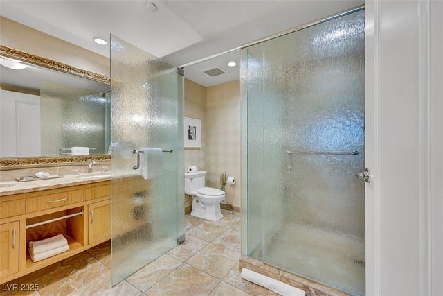 2000 North Fashion Show Drive 2514, Las Vegas, NV 89109