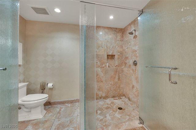 2000 North Fashion Show Drive 2514, Las Vegas, NV 89109