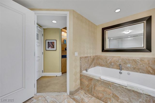 2000 North Fashion Show Drive 2514, Las Vegas, NV 89109