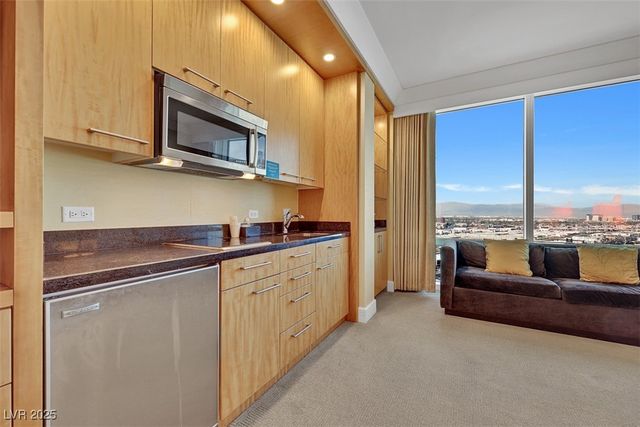 2000 North Fashion Show Drive 2514, Las Vegas, NV 89109