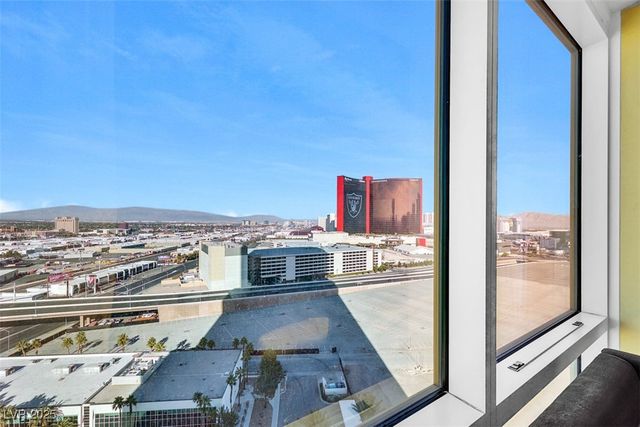 2000 North Fashion Show Drive 2514, Las Vegas, NV 89109