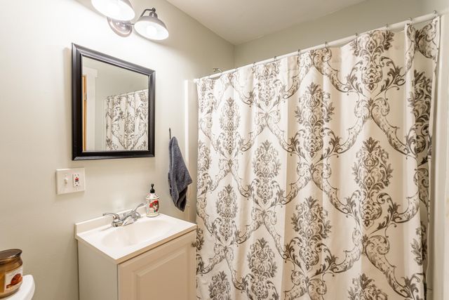 3247 West Proctor Road, Rutland Town, VT 05701