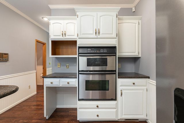 3850 E Country Place Place, Springfield, MO 65809