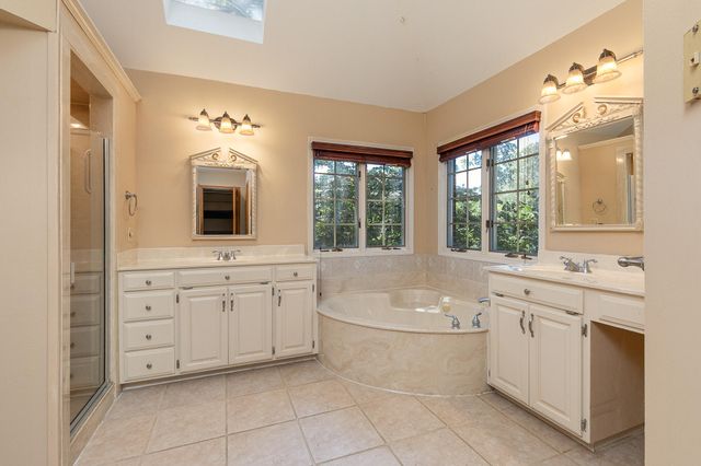 3850 E Country Place Place, Springfield, MO 65809