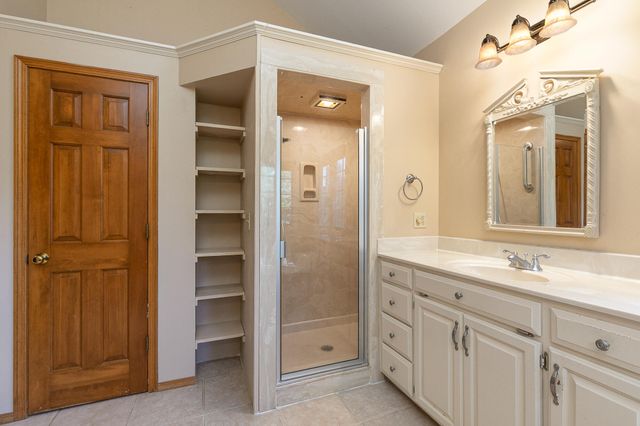 3850 E Country Place Place, Springfield, MO 65809