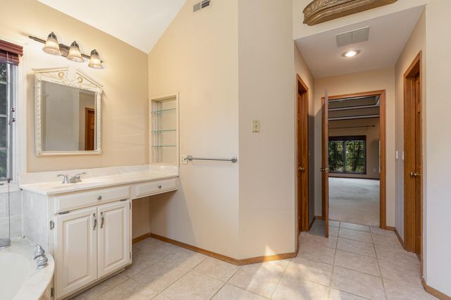 3850 E Country Place Place, Springfield, MO 65809