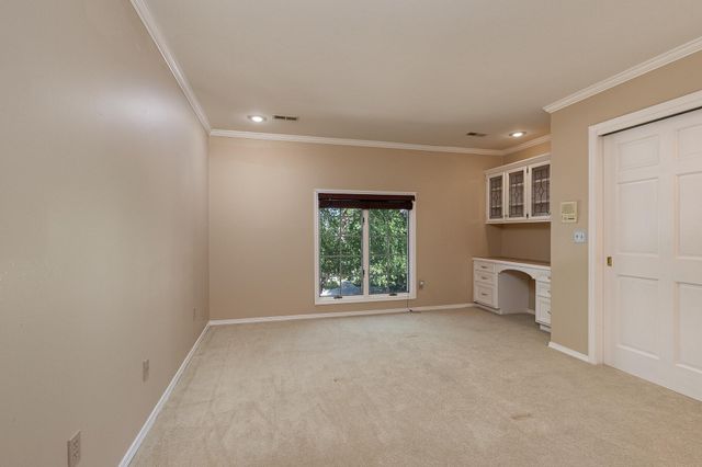 3850 E Country Place Place, Springfield, MO 65809