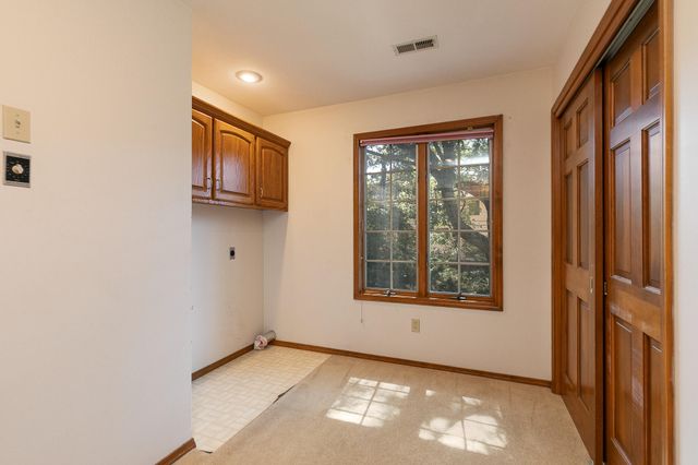 3850 E Country Place Place, Springfield, MO 65809