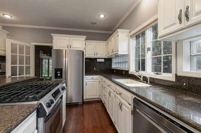 3850 E Country Place Place, Springfield, MO 65809