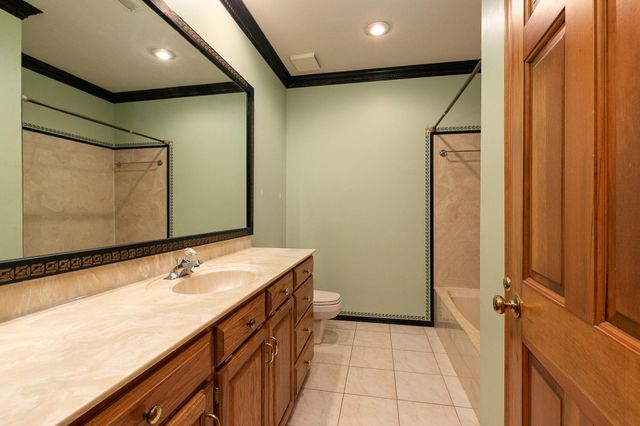 3850 E Country Place Place, Springfield, MO 65809