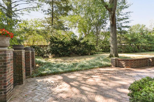 3850 E Country Place Place, Springfield, MO 65809