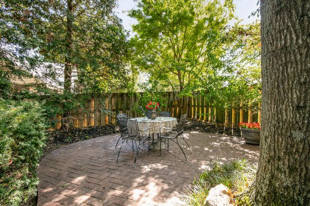 3850 E Country Place Place, Springfield, MO 65809