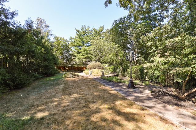 3850 E Country Place Place, Springfield, MO 65809