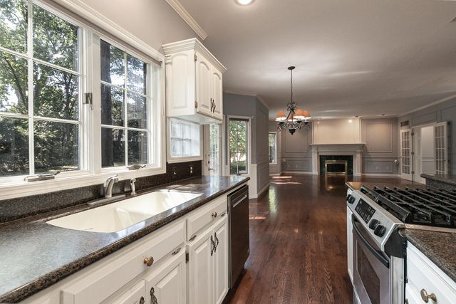 3850 E Country Place Place, Springfield, MO 65809