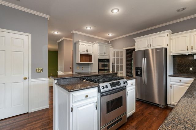 3850 E Country Place Place, Springfield, MO 65809
