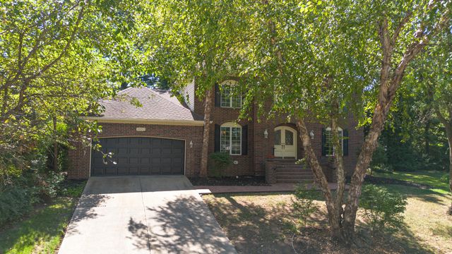 3850 E Country Place Place, Springfield, MO 65809