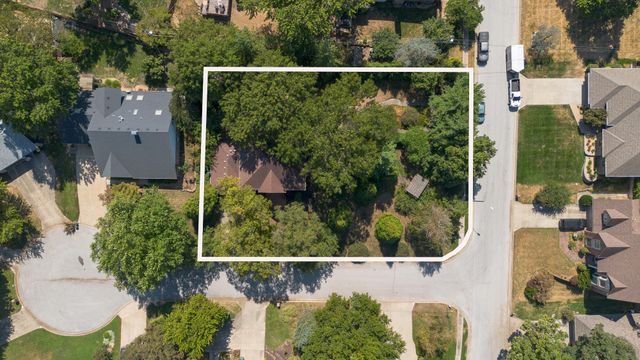 3850 E Country Place Place, Springfield, MO 65809