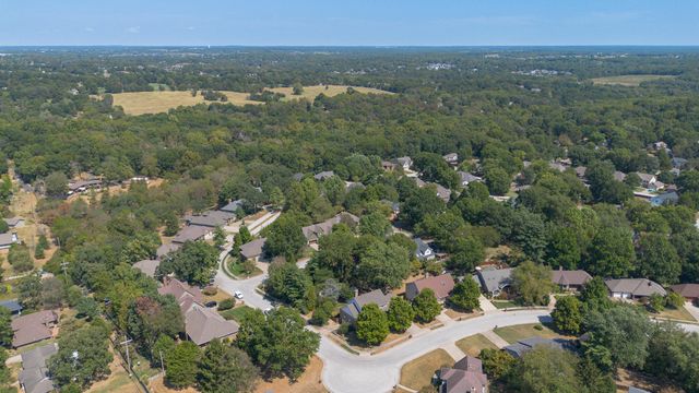 3850 E Country Place Place, Springfield, MO 65809