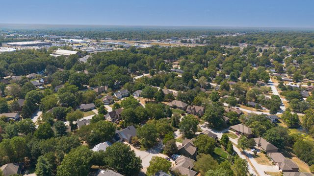 3850 E Country Place Place, Springfield, MO 65809