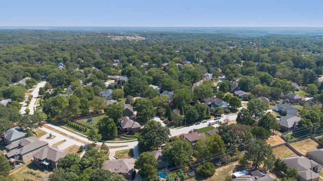 3850 E Country Place Place, Springfield, MO 65809