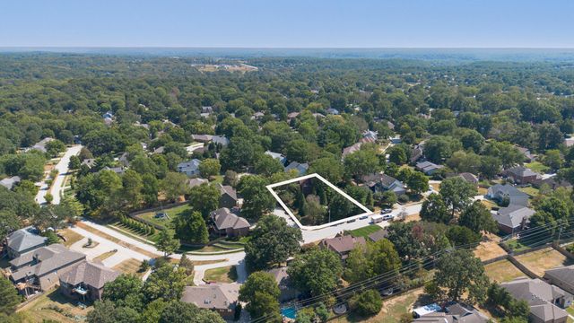 3850 E Country Place Place, Springfield, MO 65809