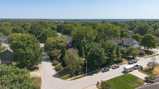 3850 E Country Place Place, Springfield, MO 65809