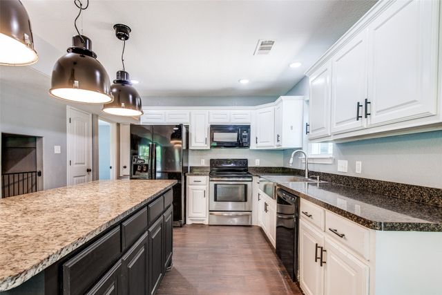 200 Lakeside Drive, West Tawakoni, TX 75474