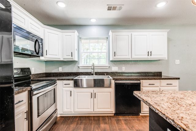 200 Lakeside Drive, West Tawakoni, TX 75474