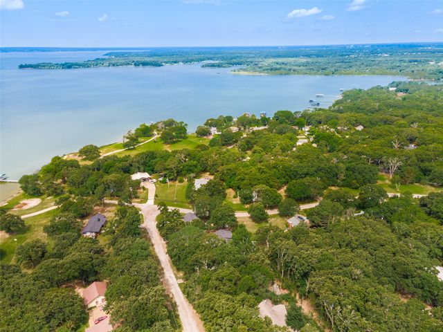 200 Lakeside Drive, West Tawakoni, TX 75474