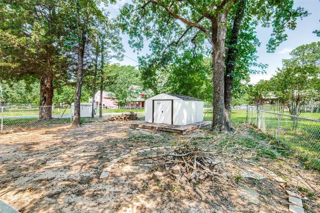 200 Lakeside Drive, West Tawakoni, TX 75474