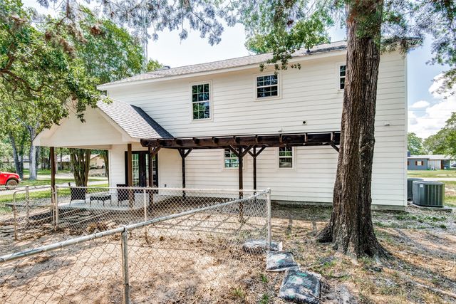 200 Lakeside Drive, West Tawakoni, TX 75474
