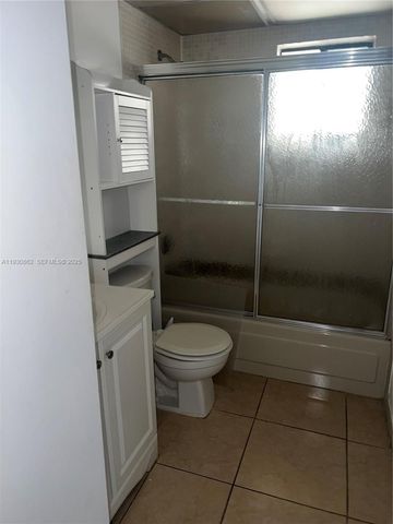 8635 NW 8th St 210, Miami, FL 33126