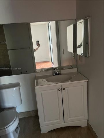 8635 NW 8th St 210, Miami, FL 33126