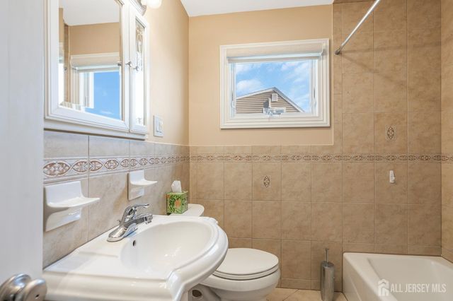 230 Melrose Avenue, Middlesex, NJ 08846