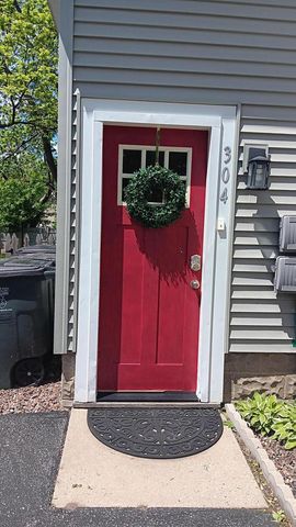 304 S Silver Lake STREET, Oconomowoc, WI 53066