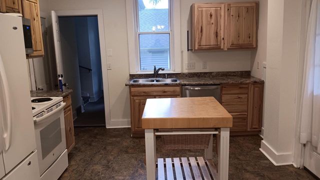 304 S Silver Lake STREET, Oconomowoc, WI 53066