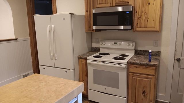 304 S Silver Lake STREET, Oconomowoc, WI 53066