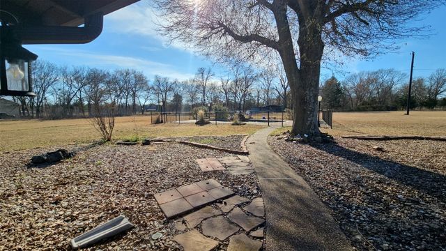 7942 Fm 859, Edgewood, TX 75117