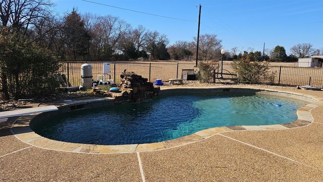 7942 Fm 859, Edgewood, TX 75117