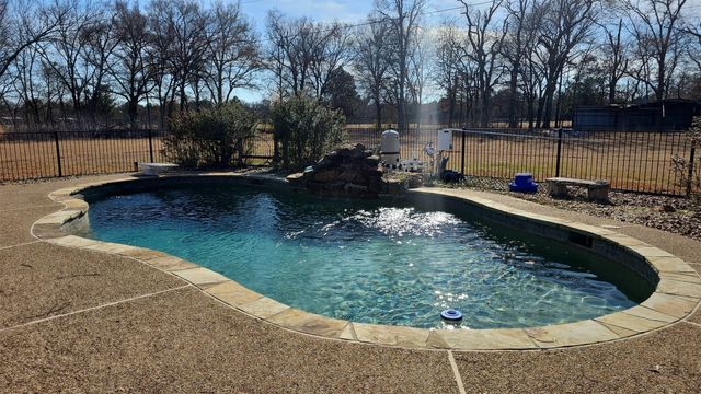 7942 Fm 859, Edgewood, TX 75117