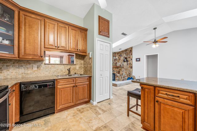 920 Peacock Avenue NE, Palm Bay, FL 32907