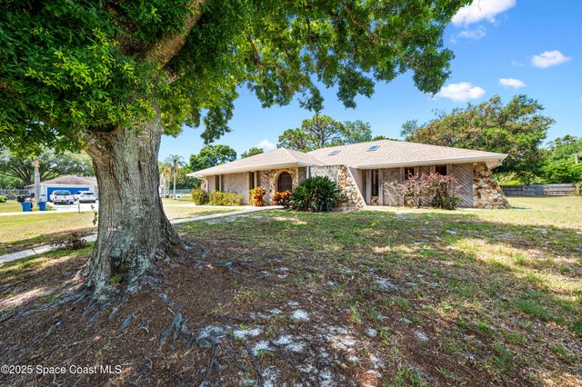 920 Peacock Avenue NE, Palm Bay, FL 32907